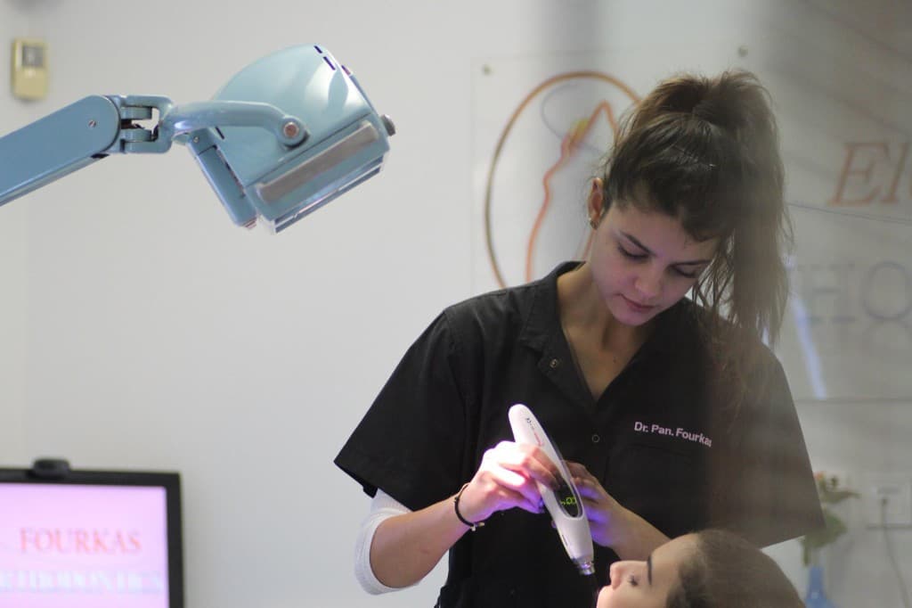 Dr Fourkas team member performing orthodontic scan